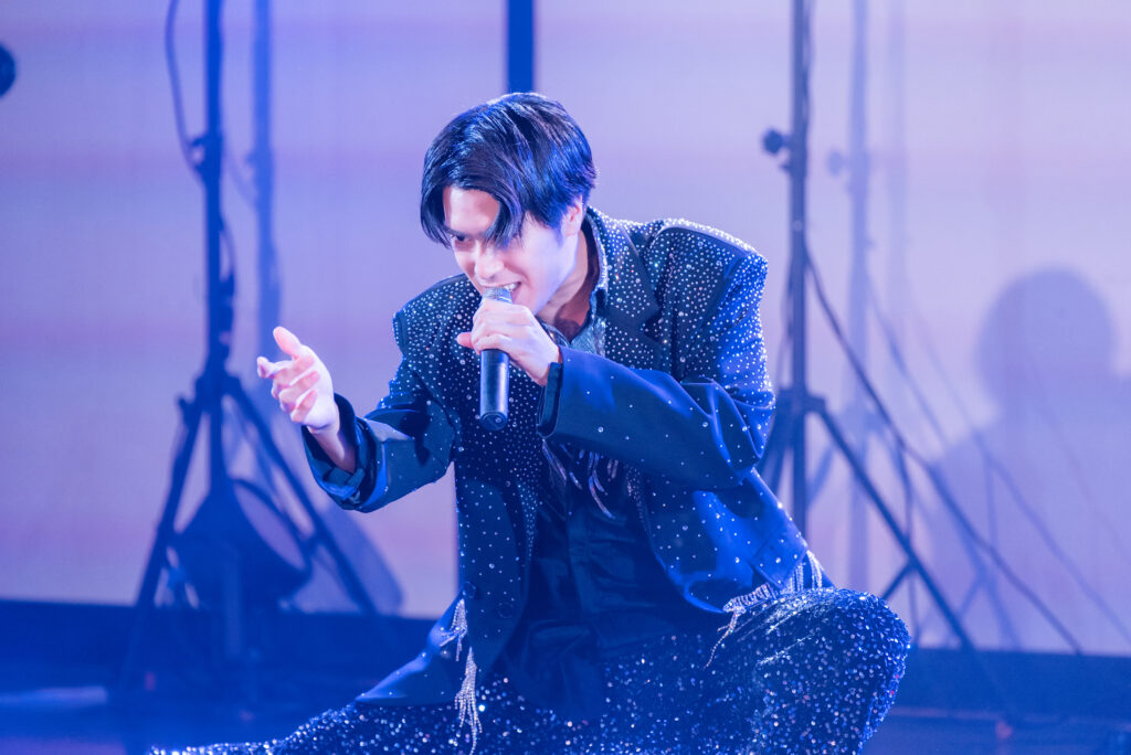 平松賢人バースデーコンサートツアー2025  『燃える！メラメラ歌謡カーニバル』―― グループとソロ、その両方で走り続ける“ひとりの表現者”として ――